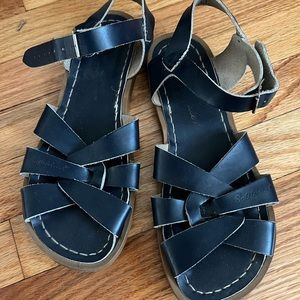 Saltwater original sandals size 7 navy